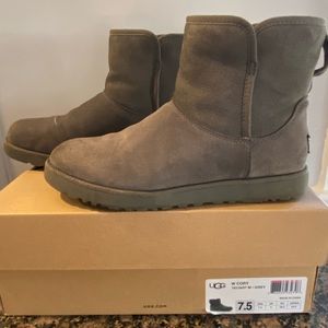 Ugg Cory Shearling Lined boot in grey, size 7.5